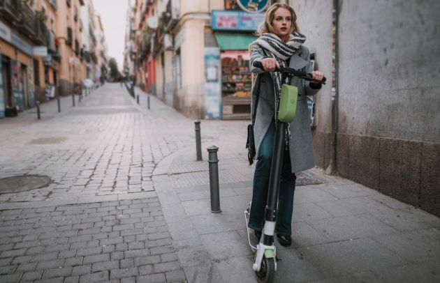 El Gobierno unifica las normas para el uso de patinetes en toda España. El Gobierno unifica las normas para el uso de patinetes en toda España.