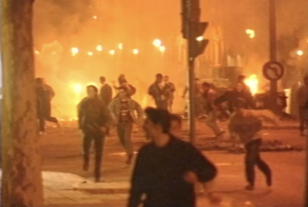 Fotograma de 'El año del descubrimiento' sobre las protestas en Cartagena enn 1992 Fotograma de 'El año del descubrimiento' sobre las protestas en Cartagena enn 1992