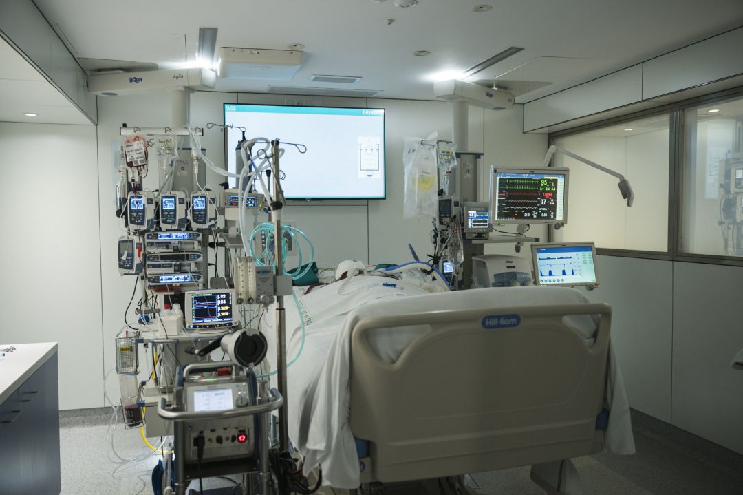 Enfermo hospitalizado en UCI Enfermo hospitalizado en UCI