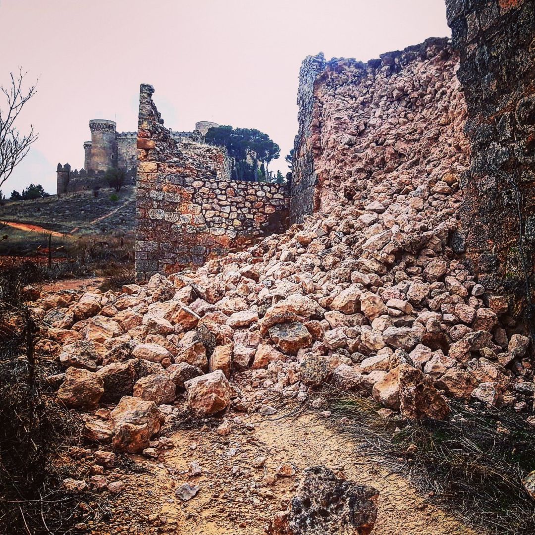 Imagen de la muralla derribada Imagen de la muralla derribada