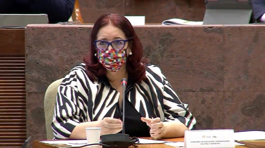 La consejera de Educación, Universidades, Cultura y Deportes del Gobierno de Canarias, Manuela Armas, durante un instante de su comparecencia en la Comisión de Presupuestos del Parlamento de Canarias La consejera de Educación, Universidades, Cultura y Deportes del Gobierno de Canarias, Manuela Armas, durante un instante de su comparecencia en la Comisión de Presupuestos del Parlamento de Canarias