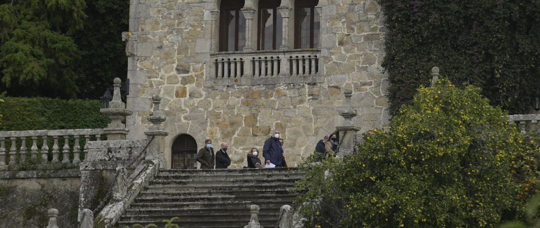 Técnicos de la Consellería de Cultura de la Xunta de Galicia realizan el inventario del Pazo de Meirás Técnicos de la Consellería de Cultura de la Xunta de Galicia realizan el inventario del Pazo de Meirás