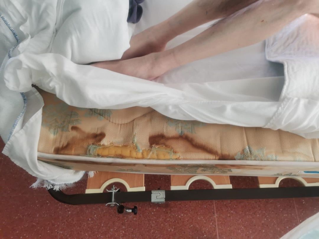 Deficiencias en una residencia de Salvaterra de Miño (Pontevedra) denunciadas por Traballadores de Residencias de Galicia (Trega).
Deficiencias en una residencia de Salvaterra de Miño (Pontevedra) denunciadas por Traballadores de Residencias de Galicia (Trega).