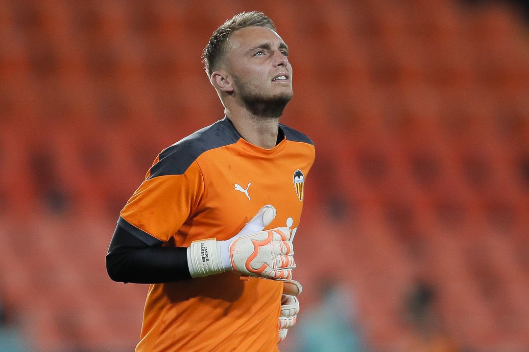 Cillessen, en un calentamiento con el Valencia. Cillessen, en un calentamiento con el Valencia.