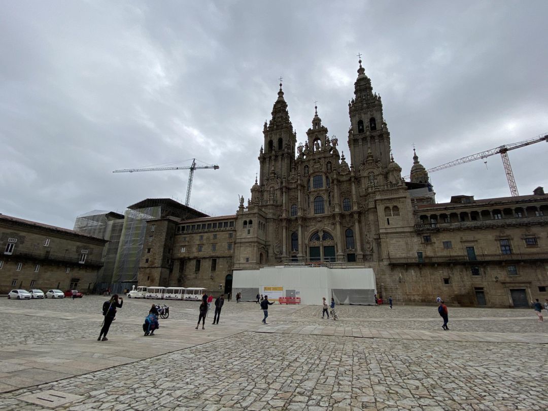 La Praza do Obradoiro, con la Catedral de Santiago de Compostela, a inicios del mes de julio. La Praza do Obradoiro, con la Catedral de Santiago de Compostela, a inicios del mes de julio.