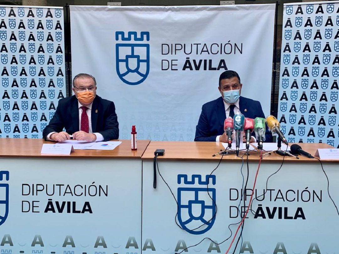 Carlos García (derecha) y Pedro Cabrero presentan los Presupuestos de 2021 Carlos García (derecha) y Pedro Cabrero presentan los Presupuestos de 2021