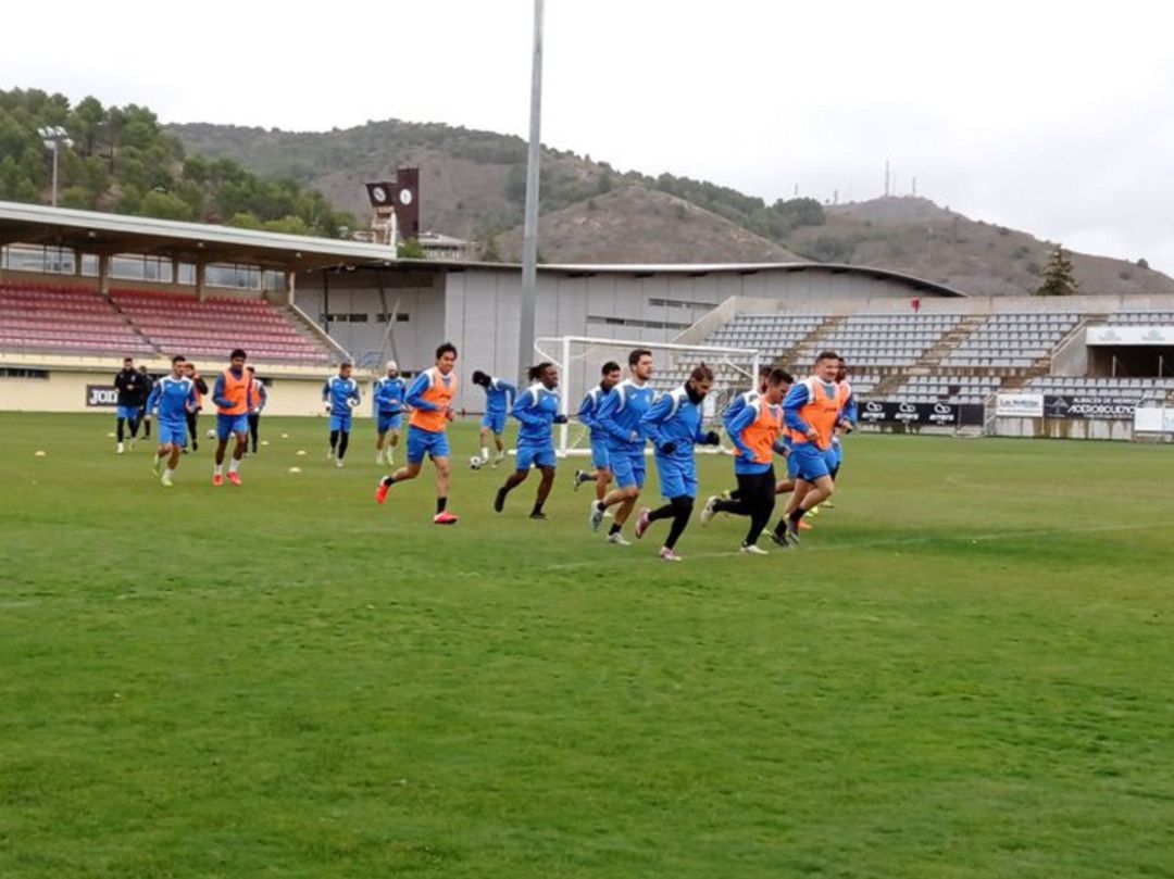 La plantilla del Conquense entrenando en La Fuensanta La plantilla del Conquense entrenando en La Fuensanta
