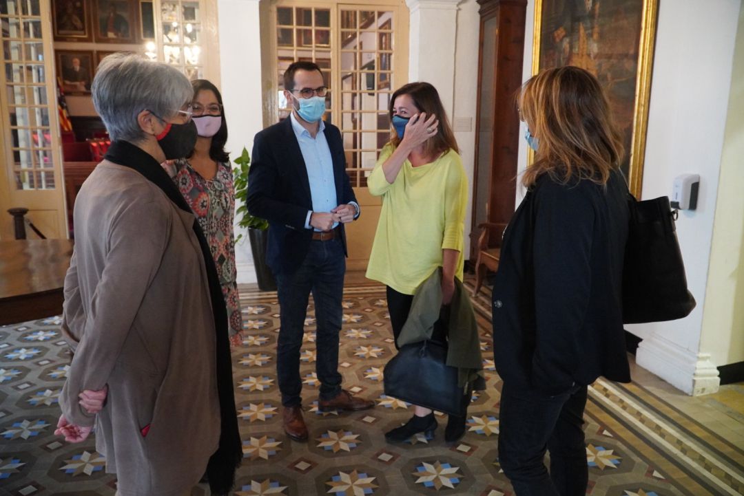 Francina Armengol va assegurar l'execució de les obres previstes el 2021 malgrat els retalls econòmics per la Covid. Francina Armengol va assegurar l'execució de les obres previstes el 2021 malgrat els retalls econòmics per la Covid.