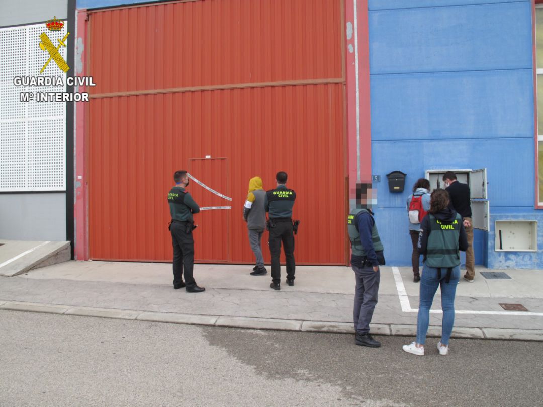 Uno de los detenidos había arrendado la nave y el otro se ocupaba del cultivo Uno de los detenidos había arrendado la nave y el otro se ocupaba del cultivo