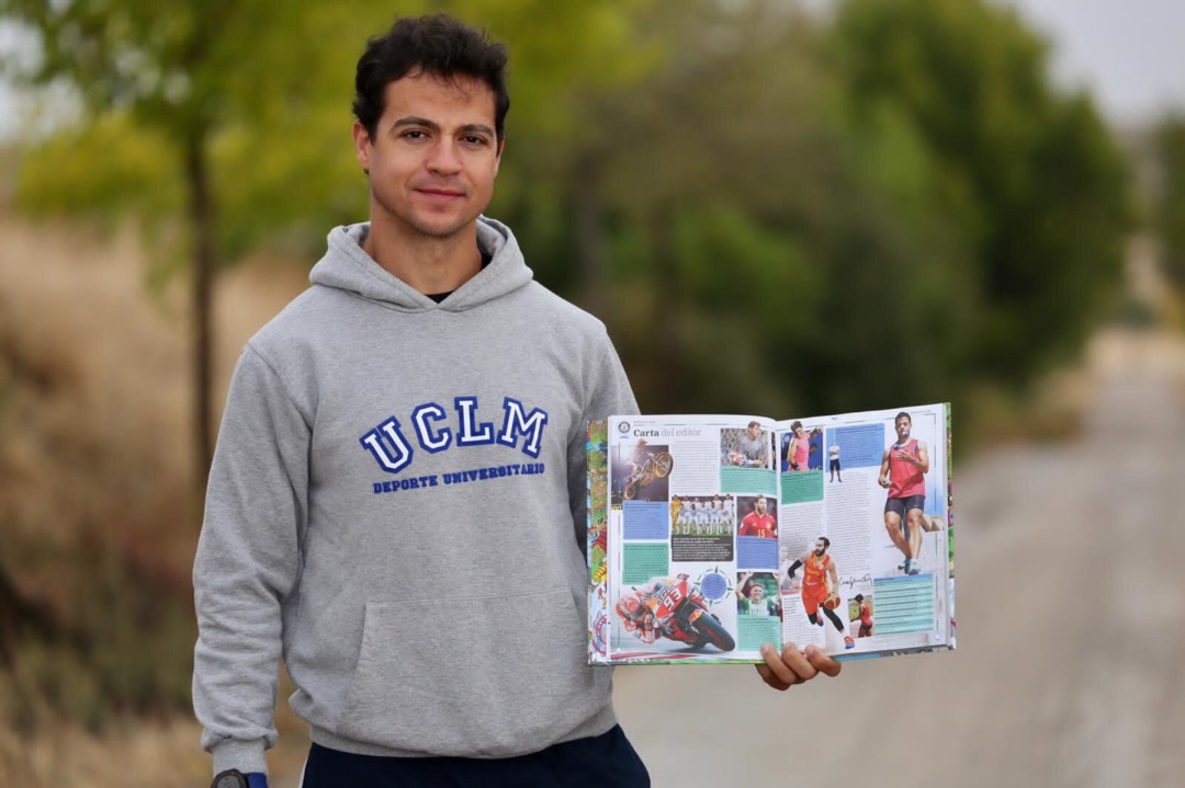 Christian López muestra su aparición en el Libro Guinness de los Récords 2021. Christian López muestra su aparición en el Libro Guinness de los Récords 2021.