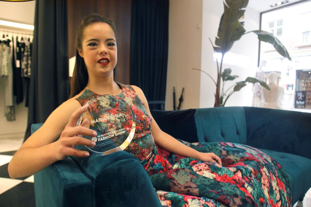 La modelo española con síndrome de Down Marián Ávila recibe el premio La modelo española con síndrome de Down Marián Ávila recibe el premio