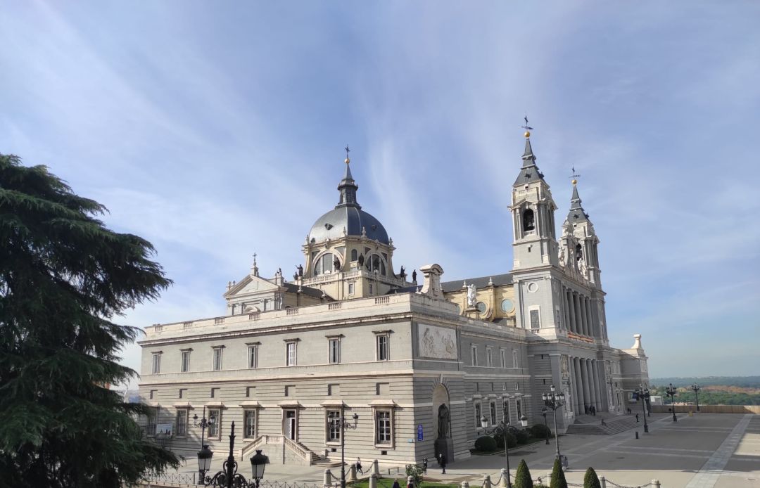 Catedral de la Almudena (Madrid) Catedral de la Almudena (Madrid)