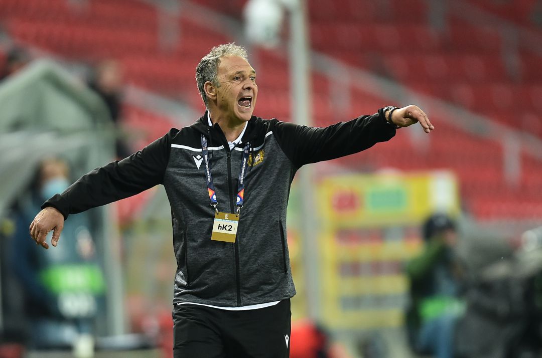 Joaquín Caparrós con la Selección Armenia Joaquín Caparrós con la Selección Armenia