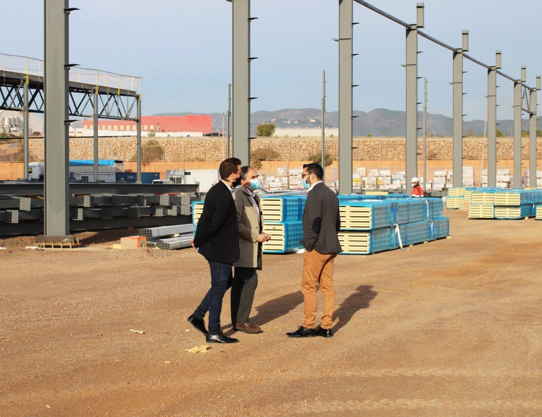 Visita del alcalde de L'Alcora, Samuel Falomir, a la fábrica Halcón cerámica Visita del alcalde de L'Alcora, Samuel Falomir, a la fábrica Halcón cerámica