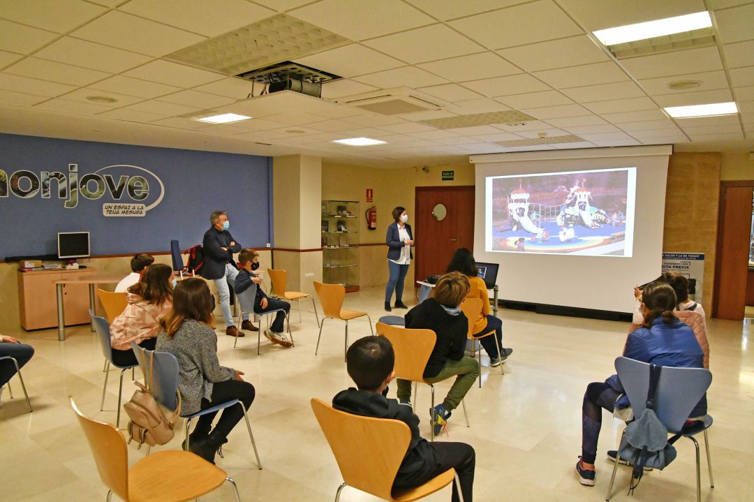 Presentación de las reformas integrales de los parques de Thiviers y Freginal al Consell de Infancia. Presentación de las reformas integrales de los parques de Thiviers y Freginal al Consell de Infancia.