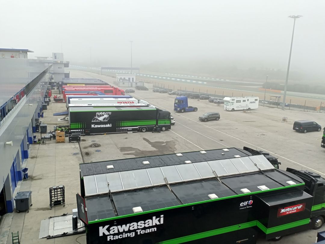 Imagen del paddock en el Circuito un día antes de empezar los test de Superbike Imagen del paddock en el Circuito un día antes de empezar los test de Superbike