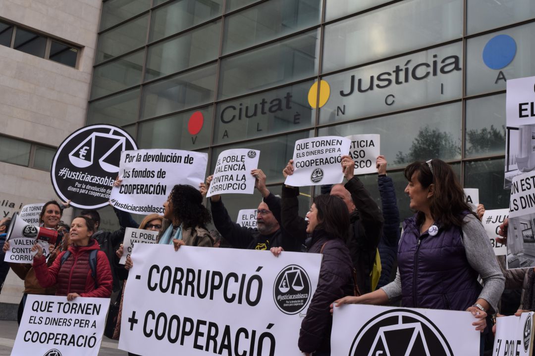 Concentración de la Coordinadora Valenciana de Ong's Concentración de la Coordinadora Valenciana de Ong's