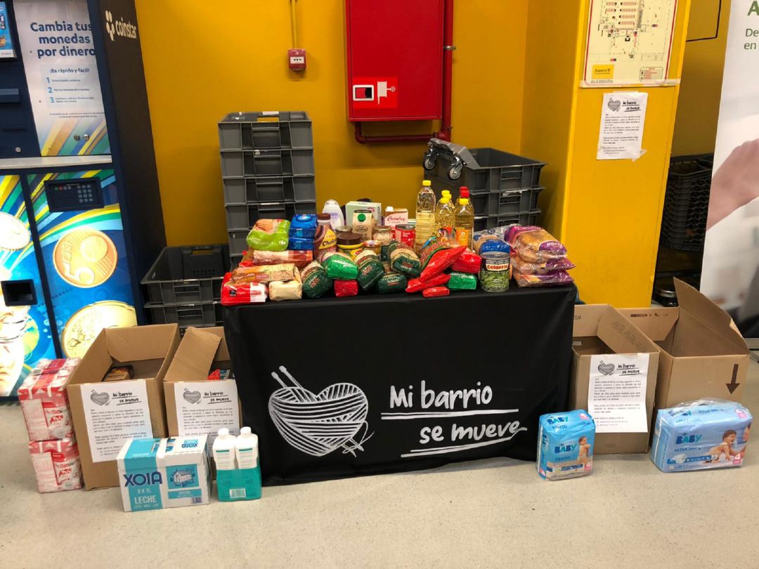 Fotografía del Twitter de "Mi barrio se mueve", de la recogida de alimentos Fotografía del Twitter de "Mi barrio se mueve", de la recogida de alimentos