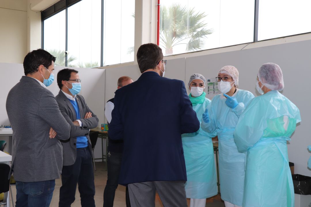 El alcalde Miguel Ángel Gallardo visita el punto “covid-coche” El alcalde Miguel Ángel Gallardo visita el punto “covid-coche”
