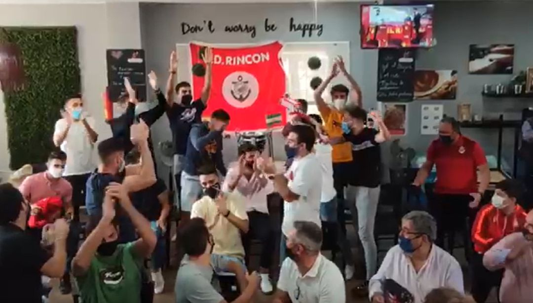 Momento del sorteo en la sede del club malagueño. Momento del sorteo en la sede del club malagueño.
