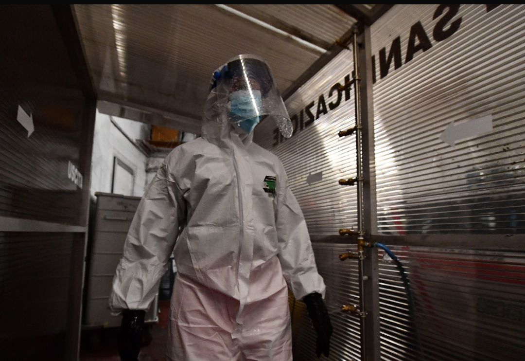 Un trabajador sanitario en Italia. Un trabajador sanitario en Italia.