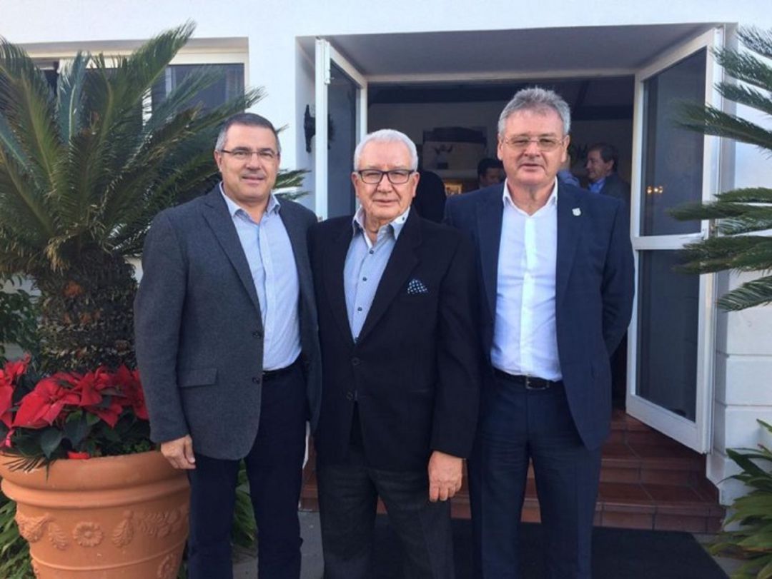Juan Pelayo, flanqueado por Félix Hernández y Sergio Batista. Juan Pelayo, flanqueado por Félix Hernández y Sergio Batista.