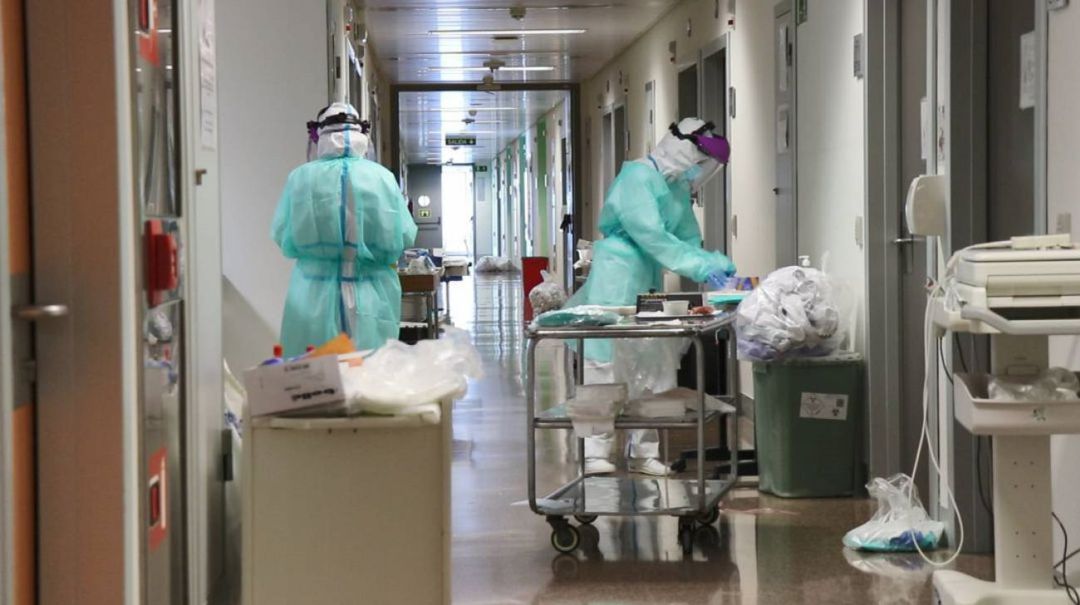 Los hospitales atienden a los pacientes por coronavirus con la protección necesaria para evitar contagios Los hospitales atienden a los pacientes por coronavirus con la protección necesaria para evitar contagios