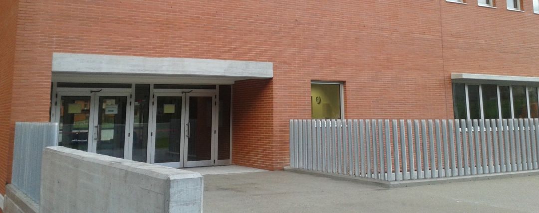La medida afecta a 437 alumnos, 72 docentes y 6 trabajadores del centr La medida afecta a 437 alumnos, 72 docentes y 6 trabajadores del centr