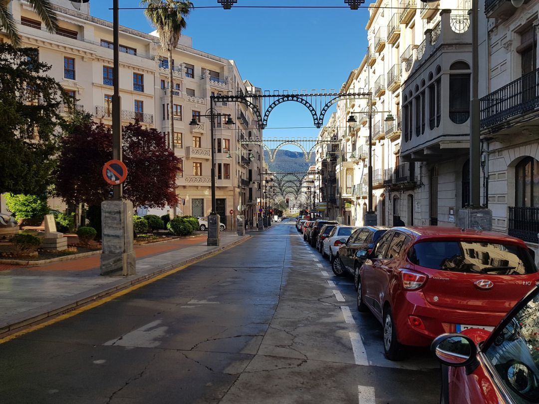 Una fotografía tomada el 1 de abril sin el paso de ningún automóvil por la avenida del País Valencià. Una fotografía tomada el 1 de abril sin el paso de ningún automóvil por la avenida del País Valencià.