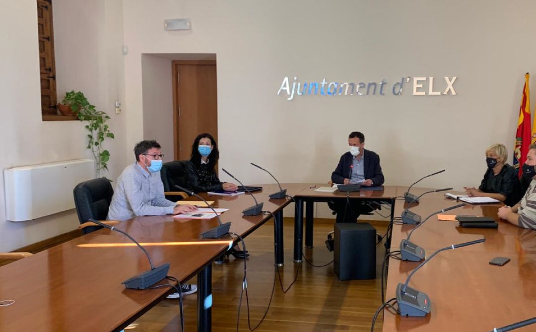 Un momento de la reunión Un momento de la reunión