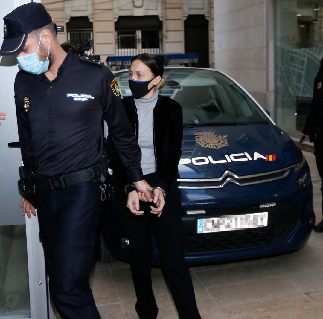 La acusada de asesinar al pequeño de Elda llega a la Audiencia de Alicante La acusada de asesinar al pequeño de Elda llega a la Audiencia de Alicante