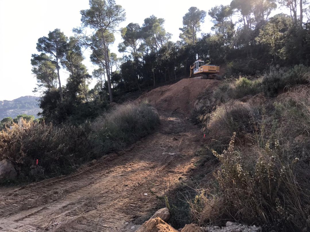 Obres al puig Montcal, de Begur Obres al puig Montcal, de Begur