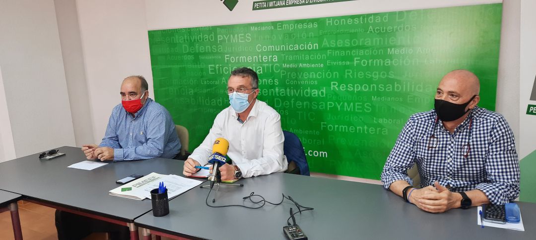 El presidente de Pimeef junto con los líderes sindicales El presidente de Pimeef junto con los líderes sindicales