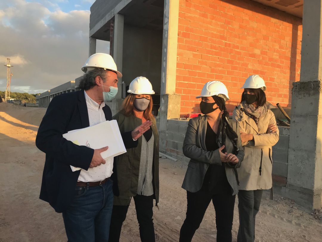 Un momento durante la visita de la presidenta Armengol a las obras Un momento durante la visita de la presidenta Armengol a las obras
