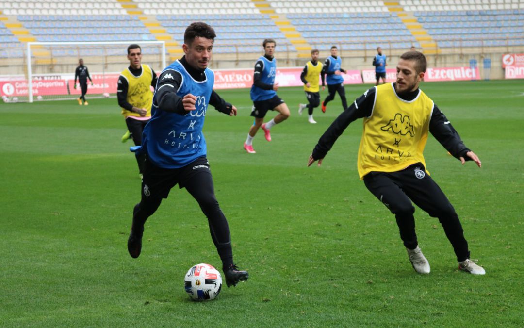 Pipo, en un lance con Toni Abad, podrá ser de la partida en Zorrilla Pipo, en un lance con Toni Abad, podrá ser de la partida en Zorrilla