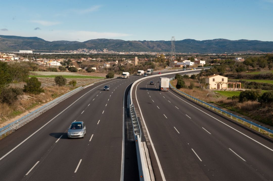 Proponen una M-100 que conecte Madrid con Segovia, Ávila, Toledo y Guadalajara Proponen una M-100 que conecte Madrid con Segovia, Ávila, Toledo y Guadalajara