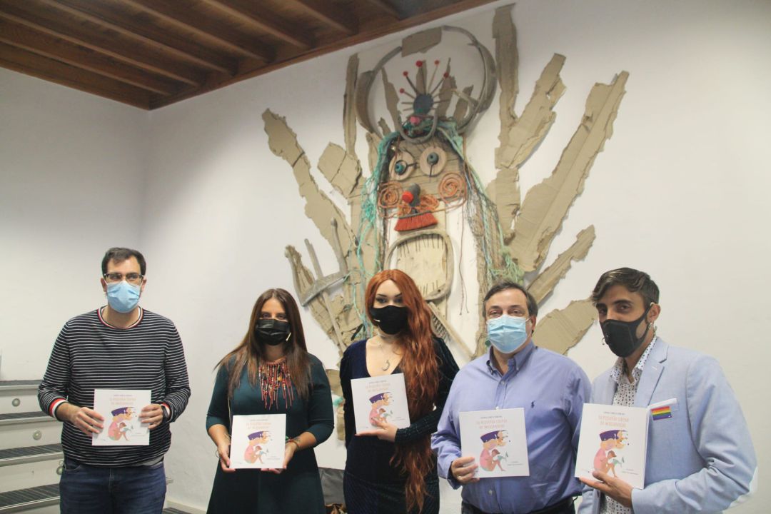 El libro se presentó este martes en la sala Buñuel del Almacén, donde se completó el aforo manteniendo todas las medidas de seguridad. El libro se presentó este martes en la sala Buñuel del Almacén, donde se completó el aforo manteniendo todas las medidas de seguridad.