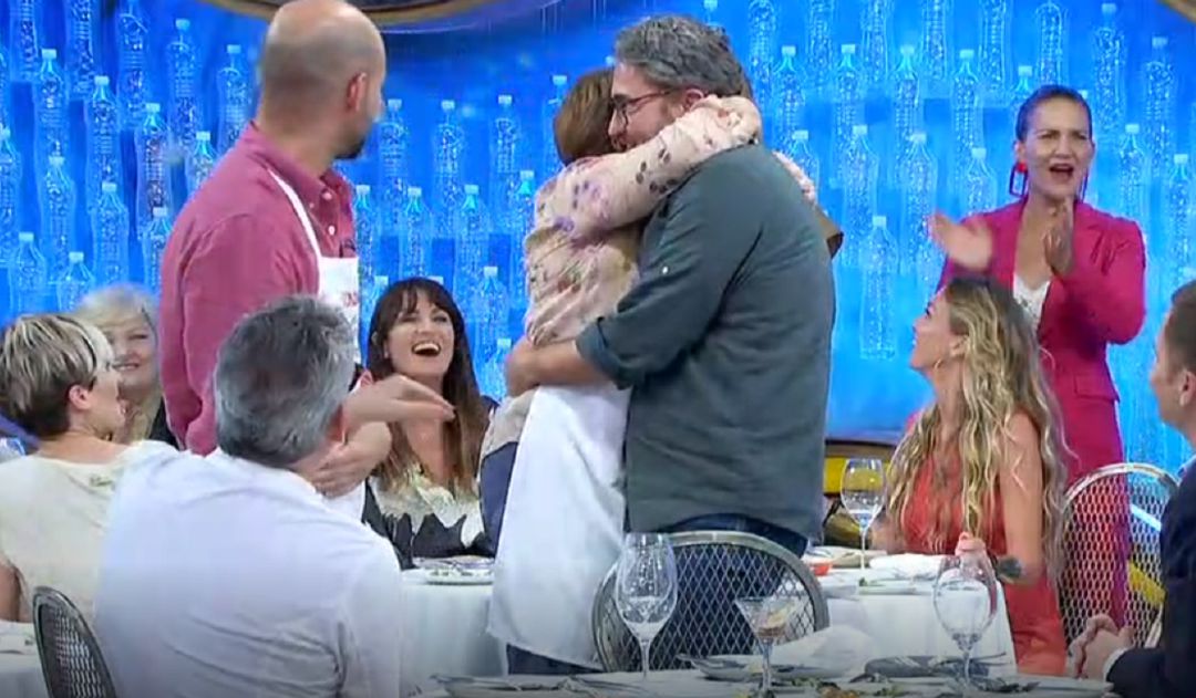 Así fue el cariñoso abrazo entre Celia Villalobos y Máximo Huerta. Así fue el cariñoso abrazo entre Celia Villalobos y Máximo Huerta.