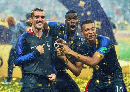 Antoine Griezmann, Pogba y Mbappé celebrando el Mundial 2018. Antoine Griezmann, Pogba y Mbappé celebrando el Mundial 2018.