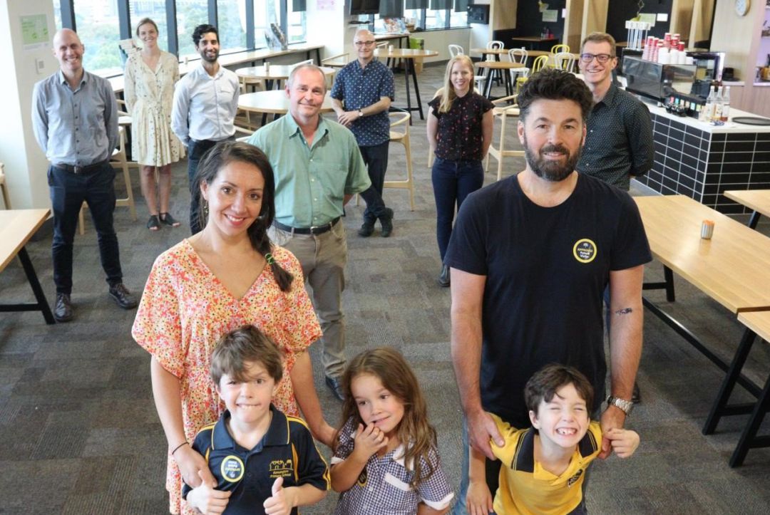 Los niños de esta familia de Melbourne desarrollaron una respuesta inmunológica COVID-19 después de una exposición crónica al virus del SARS-CoV- 2 por parte de sus padres. Los niños de esta familia de Melbourne desarrollaron una respuesta inmunológica COVID-19 después de una exposición crónica al virus del SARS-CoV- 2 por parte de sus padres.