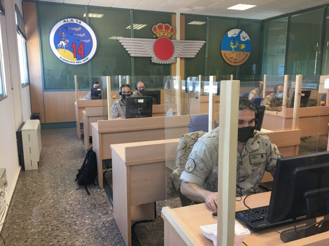 Militares trabajando como rastreadores en la Maestranza de Albacete. Militares trabajando como rastreadores en la Maestranza de Albacete.
