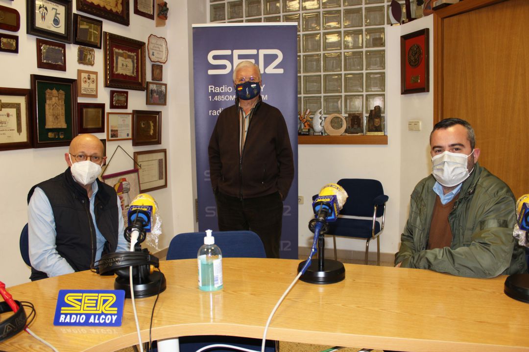 Joanfra Rozalén, Paco Aznar y Raül Llopis, en el estudio de Radio Alcoy Joanfra Rozalén, Paco Aznar y Raül Llopis, en el estudio de Radio Alcoy