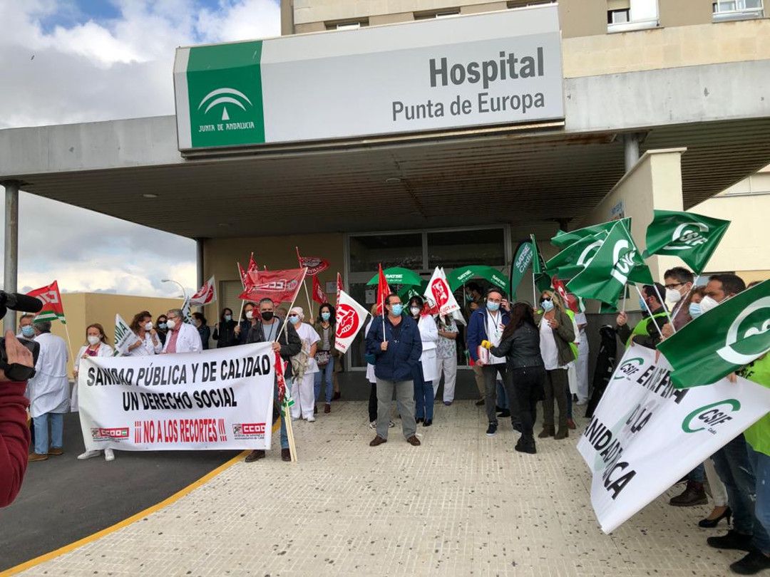 Concentración sindical a las puertas del Hospital Punta Europa Concentración sindical a las puertas del Hospital Punta Europa