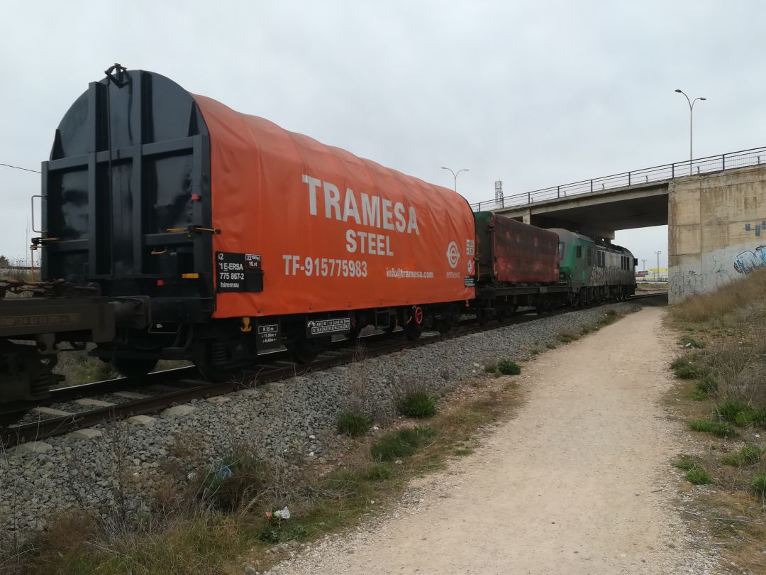 Imagen de archivo del tren bobinero que da servicio a las industrias a través del ramal Prado Marina Imagen de archivo del tren bobinero que da servicio a las industrias a través del ramal Prado Marina