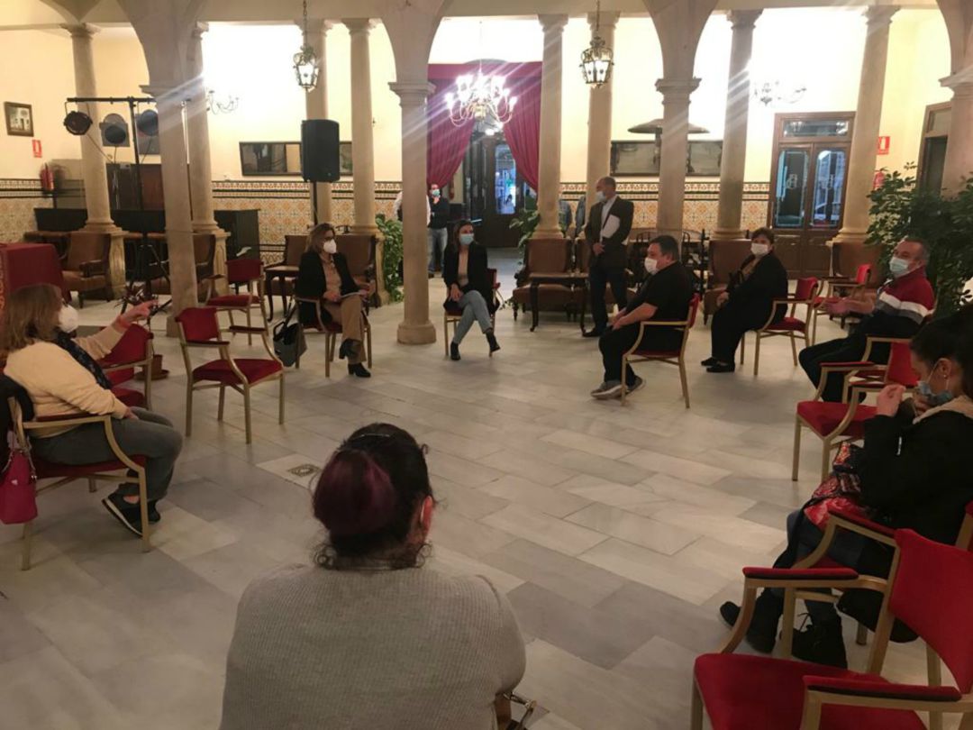 Interior del Casino de Ronda al que no pudieron acceder ni los portavoces de los partidos de la oposición ni los medios de comunicación salvo para tomar imágenes. Interior del Casino de Ronda al que no pudieron acceder ni los portavoces de los partidos de la oposición ni los medios de comunicación salvo para tomar imágenes.