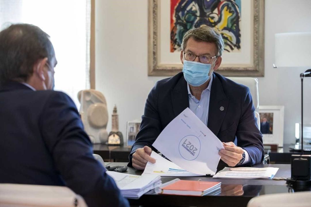 El presidente de la Xunta y el conselleiro de Facenda repasan los presupuestos para 2021. El presidente de la Xunta y el conselleiro de Facenda repasan los presupuestos para 2021.