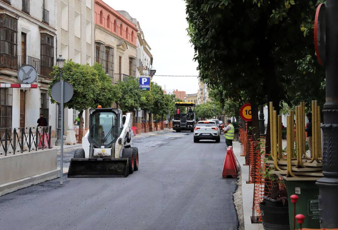 Labores de asfaltado de la calle Corredera Labores de asfaltado de la calle Corredera
