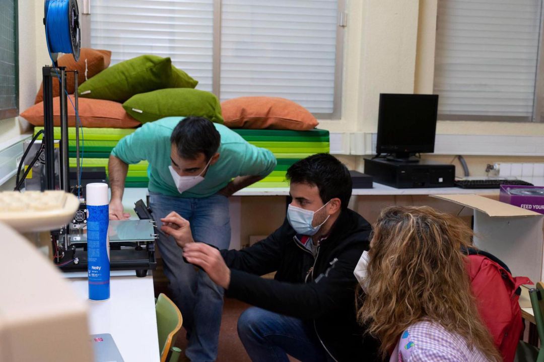 Irzon está donando impresoras 3D a los ayuntamientos y colegios públicos de la comarca Irzon está donando impresoras 3D a los ayuntamientos y colegios públicos de la comarca