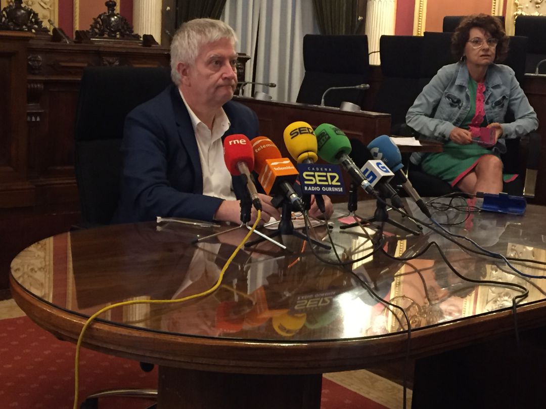 Su puesto en la Diputación queda vacante hasta que el juzgado resuelva si suspende o no la asamblea de Democracia Ourensana donde se decretó la expulsión de Caride. Su puesto en la Diputación queda vacante hasta que el juzgado resuelva si suspende o no la asamblea de Democracia Ourensana donde se decretó la expulsión de Caride.