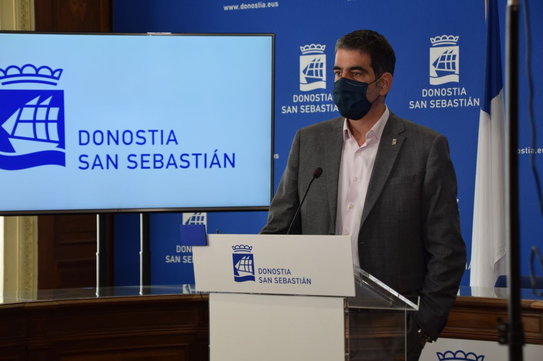 Eneko Goia, alcalde de San Sebastián, compareciendo en rueda de prensa ante los medios Eneko Goia, alcalde de San Sebastián, compareciendo en rueda de prensa ante los medios